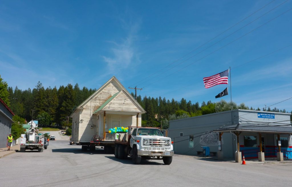 Historic schoolhouse moves through downtown Valley